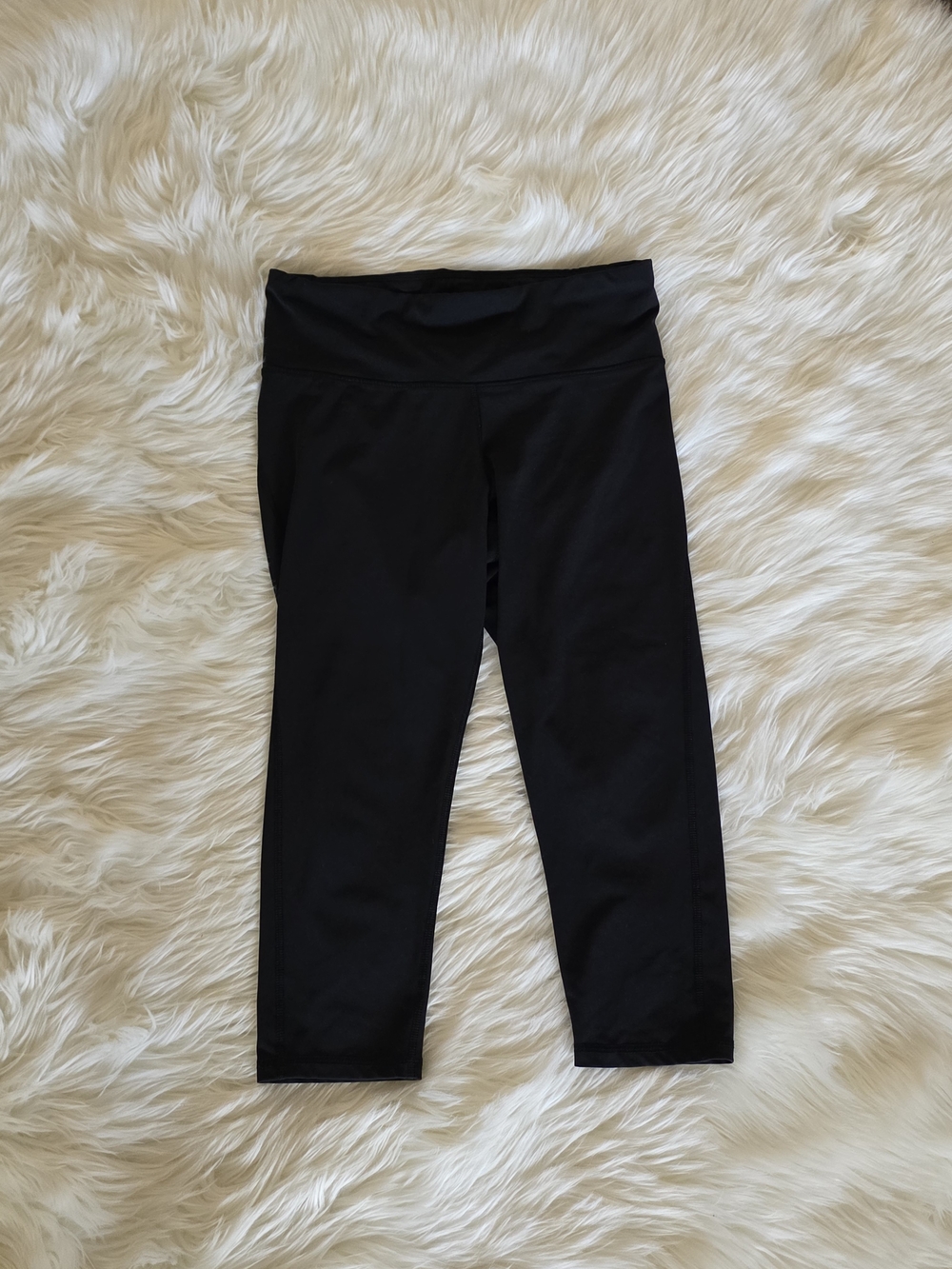 Black Crop Leggings, Women's Medium, Amazon Essentials